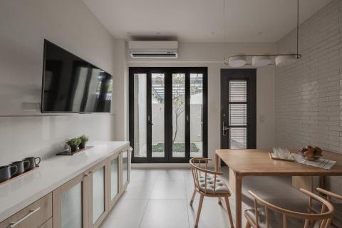 氛圍室內裝修有限公司 - 南投三代宅
設計不僅關乎美學，還乘載著家的永續與安心。
面積/100坪
格局/4層+頂樓
屋況/全新建造裝修
