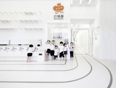 氛圍室內裝修有限公司 - 幼橘園Gama Garden /孩子與大人們的樂園
破除對幼兒園的既定印象，以有趣的方式解決問題，允諾理想中的美好教育環境，我們思考著如何重新賦予這個&ldquo;孩子的樂園&rdquo;意義與功能時，理出了三大脈絡。