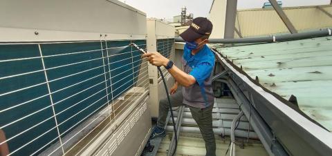 楊家豪 - 室外機冷凝器清洗保養