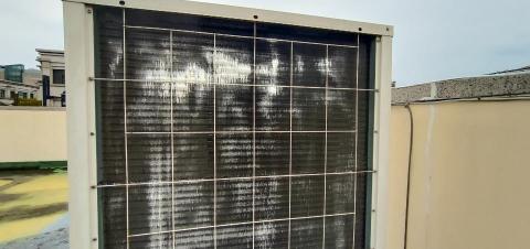 楊家豪 - 室外機冷凝器藥洗保養中