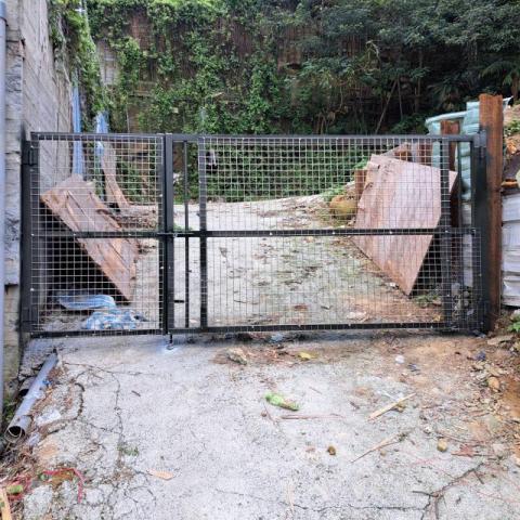 唐先生 - 八里區圍籬鐵門