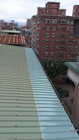 唐先生 - 三重鐵皮屋頂板尾漏水修繕