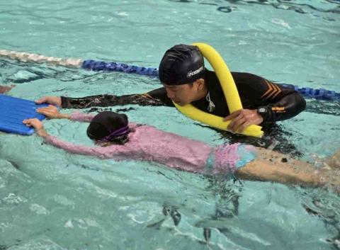 星星教練｜陪伴孩子愛上水中世界 - 