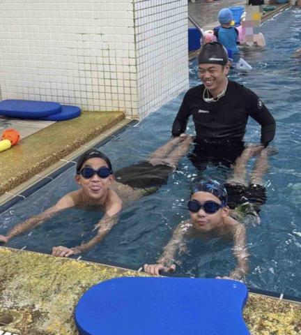 星星教練｜陪伴孩子愛上水中世界 - 