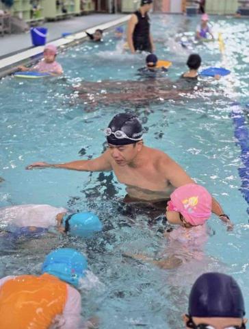 星星教練｜陪伴孩子愛上水中世界 - 