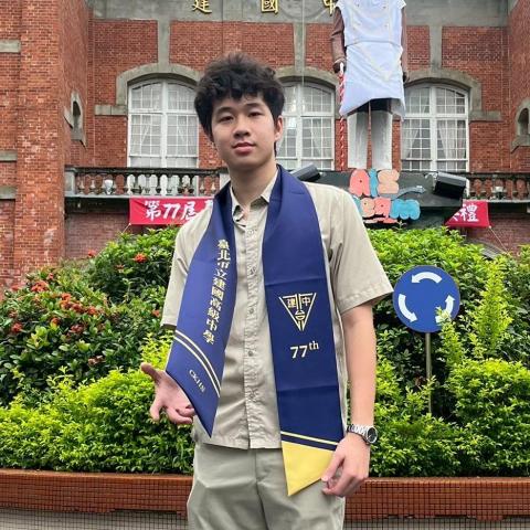 提供戶籍遷移服務的專家許誌元