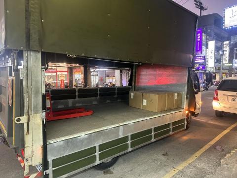 小江5噸尾門篷車 - 