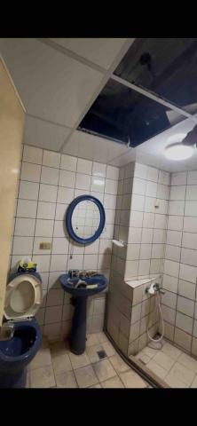 順富工程行（居家修繕》 - 廁所上磁磚漆以前(髒亂)