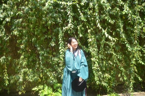 Emily 韓文家教/翻譯/口譯 - 韓國碩士服畢業照