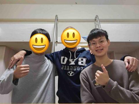 許博宸 - 和室友的合照