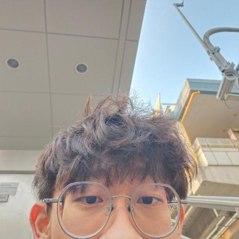 提供大學生包包服務的專家徐紹倫