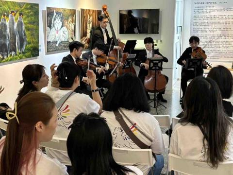 鄭子愛 小提琴教學、小提琴演奏 - 受邀畫展演出