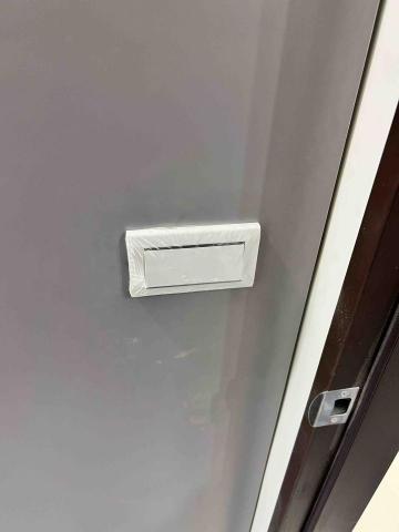 竣心工班 - 衣櫃安裝：插座孔、開關