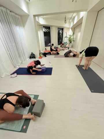 Ajita Yoga&bull;瑜伽坊 - 台中教室，2至12人小班教學