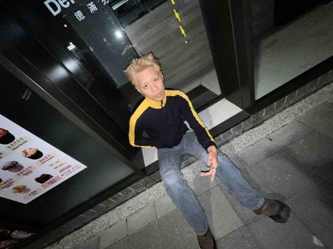 提供單人拉丁舞服務的專家Ekko