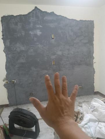 許加寶 - 房間壁面外牆嚴重滲水，內部作業，內牆水泥面打除，先做防水3道，再水泥覆蓋壁面再批土粉刷。