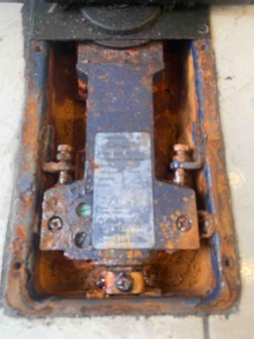 志維 個人工作室 - 板橋 玻璃門地絞鍊更換 施工前