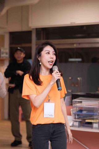 娃娃Joanna｜活動主持人｜春酒尾牙｜婚禮 - 