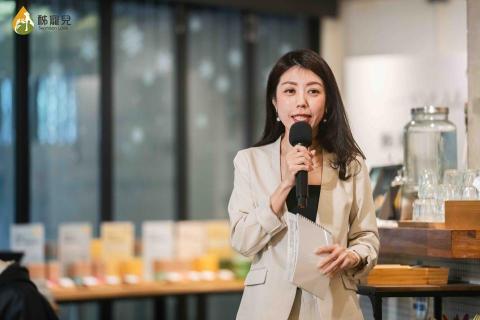 娃娃Joanna｜活動主持人｜春酒尾牙｜婚禮 - 