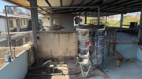 小林 - 水塔安裝後