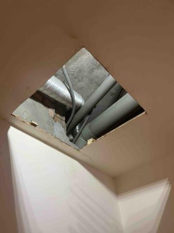 傑出專業除蟲工作室-專業除白蟻服務 - 10樓住家大樓管道間開孔封堵