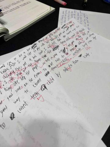 林楷倫 - 批改學生小文章