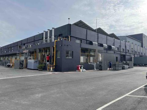 旭懿工程行 - 台灣農畜外牆拉皮（奈米滲透底漆+彈泥防水+隔熱面漆）