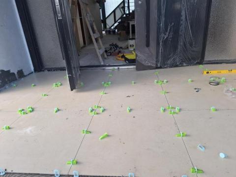 修家工程 - 水泥洩水坡度+大磁磚