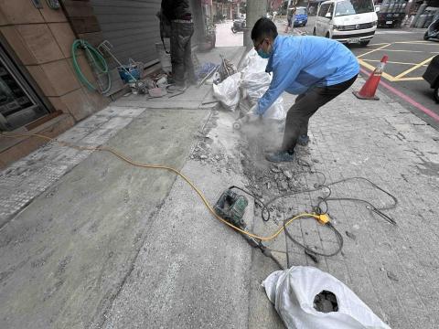 長興工程 - 人行道：台階斜坡抿石工程（施工前）