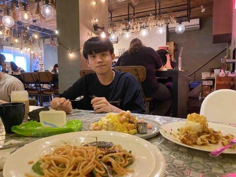 提供數學題服務的專家張乃元