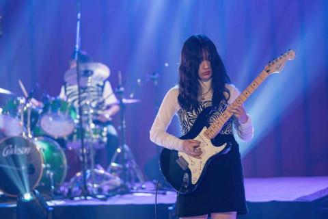 簡伯耘 - 高中為吉他社 需要的話也可以教一點吉他