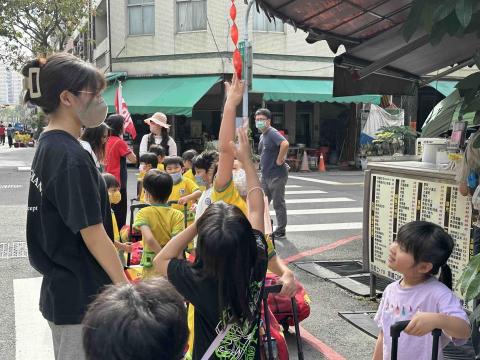 簡伯耘 - 於幼兒園服務學習之經驗年紀為小班至大班之幼童