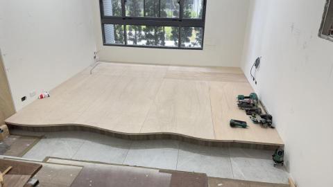 春廣寬室內裝潢 - 弧型加高地板