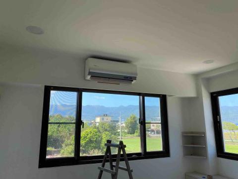 礁溪宇宙冷氣行 - 