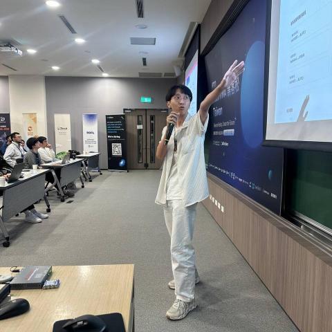 提供電子琴入門服務的專家Henry Chang