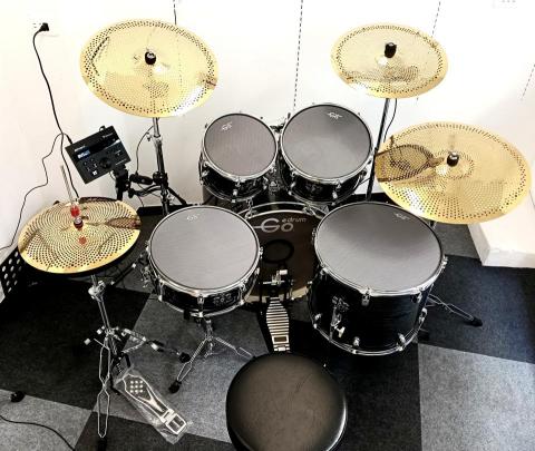 鼓動興業有限公司 - 使用Goedrum電子鼓組可以搭配其他廠牌的音源機，都可以相容，圖片內容是搭配Roland TD-07音源機。