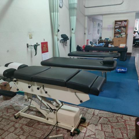 提供推拿服務的專家過路者