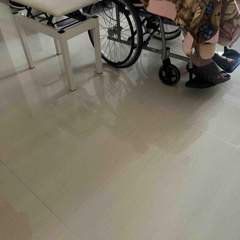 髮現真我 - 淡水到府照護理髮專家 - 服務前後環境清潔比對