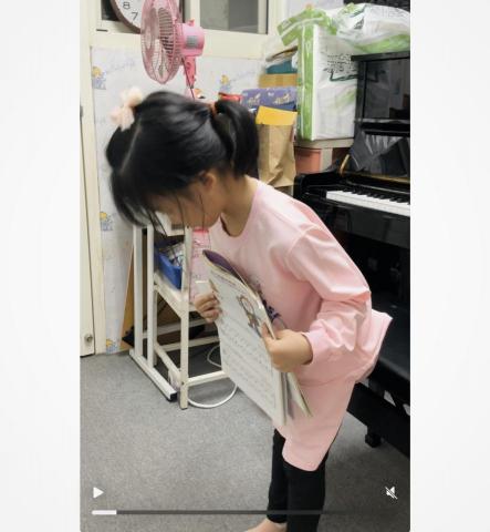 Miss Lin 音樂老師 - 2025-26其中一位學生準備學校表演彩排禮節訓練