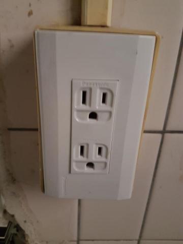 鏮譁國際實業 - 插座更換