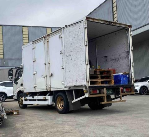 提供衝浪板貨運服務的專家煒哲個人貨運