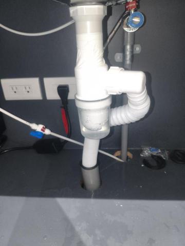 傑瑞居家裝修公司 - 安裝廚下存水彎（降低堵塞的機會喔）