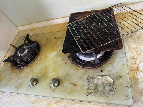 林伶姿 天淨管家督導 - 瓦斯爐爐清潔前