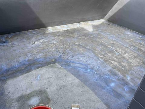 王君達 - 楊梅區｜露台防水翻修工程（彈性防水塗層）
第二次底漆（素地有起粉情況，第一次滲透，第二次封固基材）