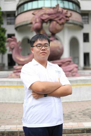 提供高中生物服務的專家李冠良