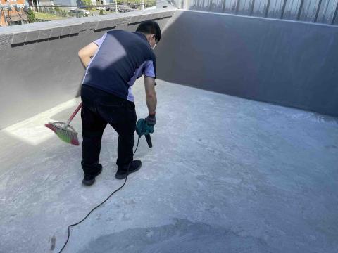 王君達 - 楊梅區｜露台防水翻修工程（彈性防水塗層）
素地清潔
