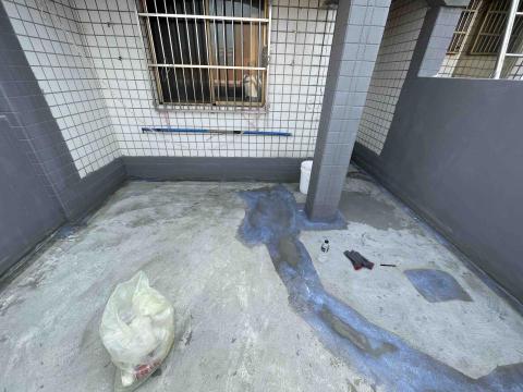 王君達 - 楊梅區｜露台防水翻修工程（彈性防水塗層）
素地整平（整平處追加第一次底漆）