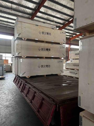 菱友電梯機電有限公司 - 電梯設備裝貨