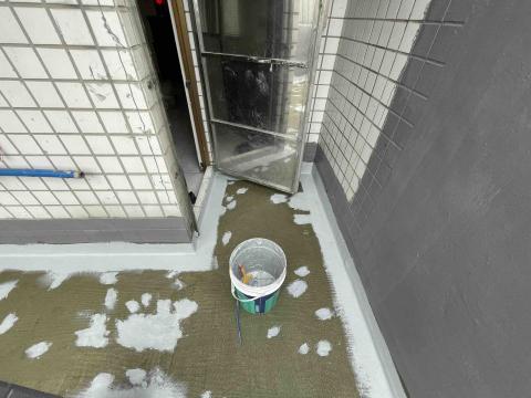 王君達 - 楊梅區｜露台防水翻修工程（彈性防水塗層）
細節補強（採用高彈力不垂流防水材）