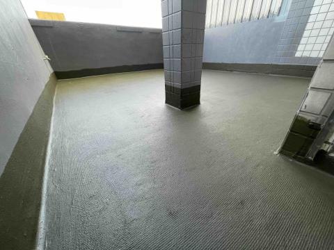 王君達 - 楊梅區｜露台防水翻修工程（彈性防水塗層）
第三道中塗完成面